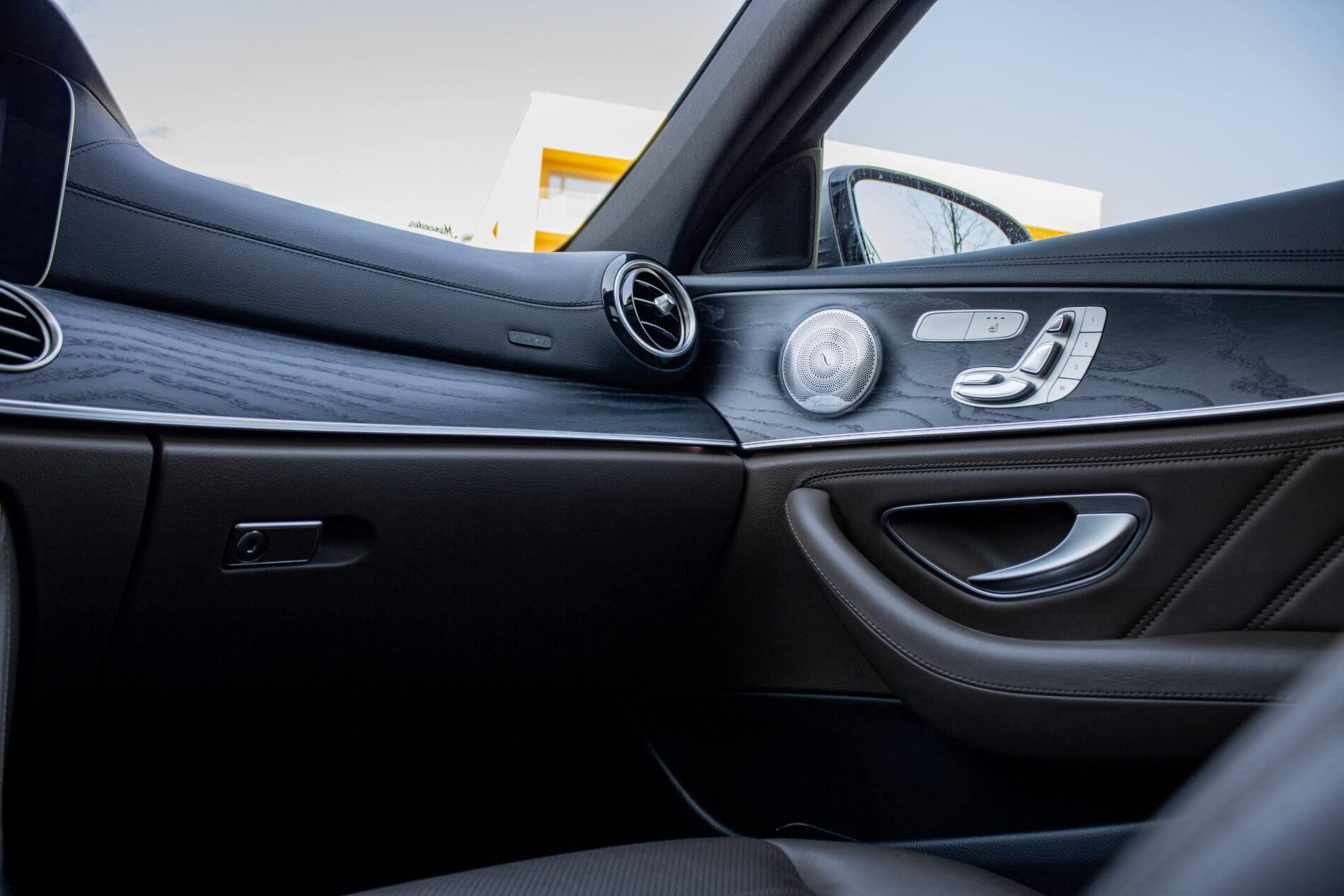 2019 Mercedes-Benz E 63 AMG, šedá kombi, 165 262 km