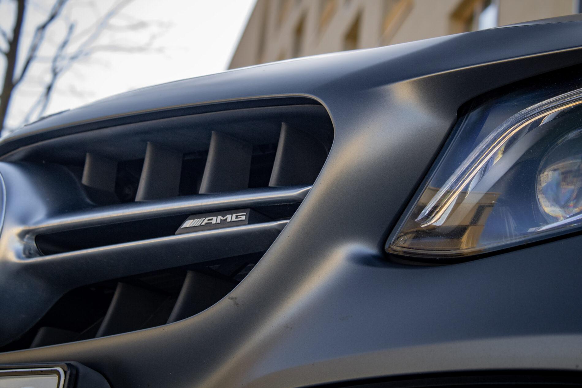 2019 Mercedes-Benz E 63 AMG, šedá kombi, 165 262 km