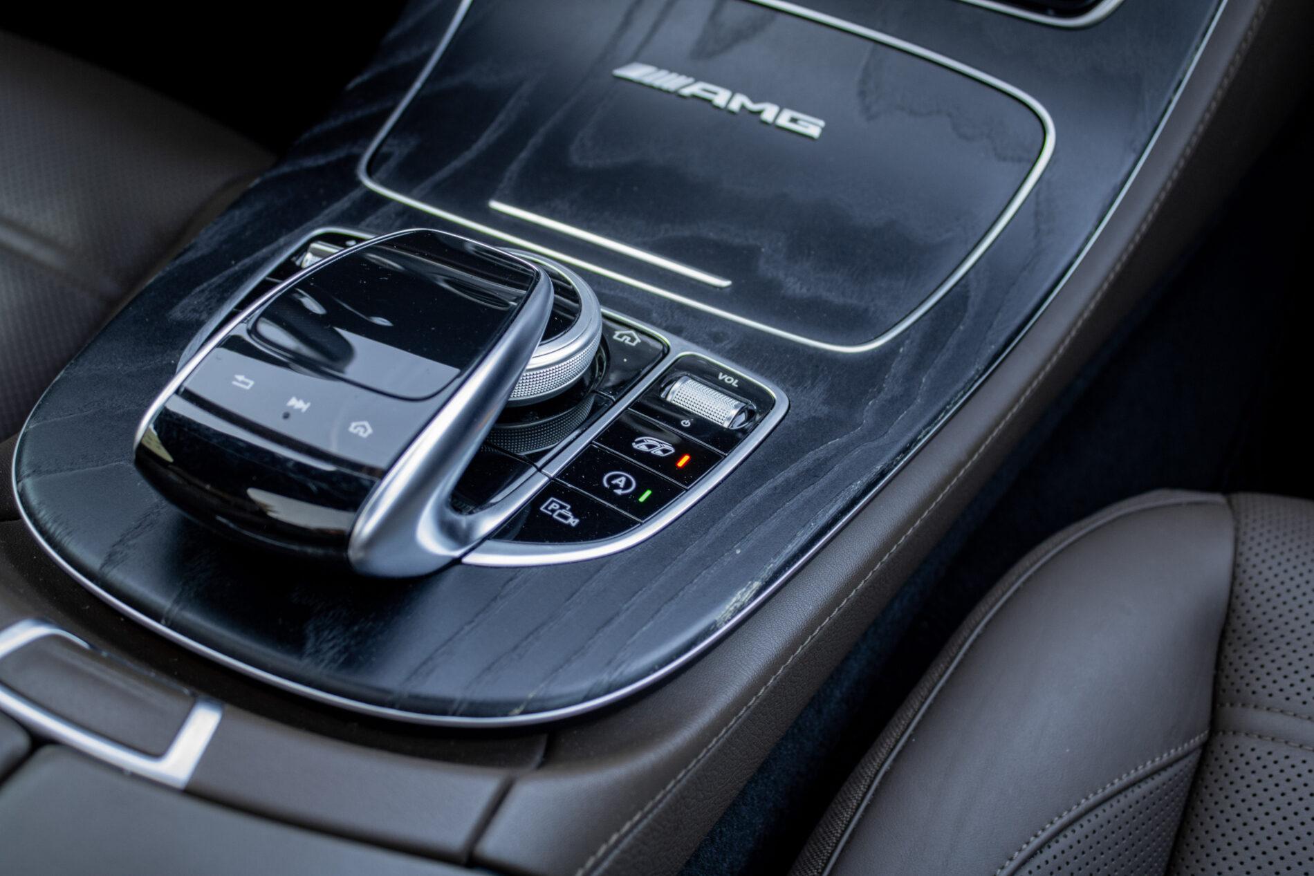 2019 Mercedes-Benz E 63 AMG, šedá kombi, 165 262 km