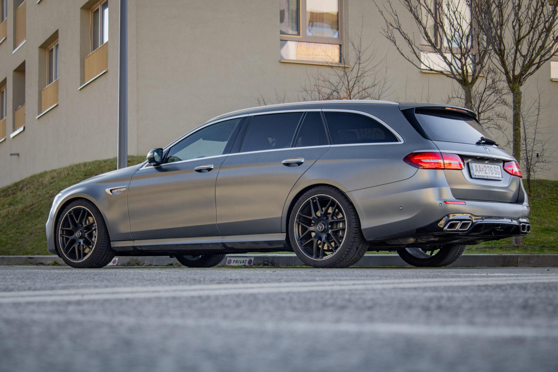2019 Mercedes-Benz E 63 AMG, šedá kombi, 165 262 km