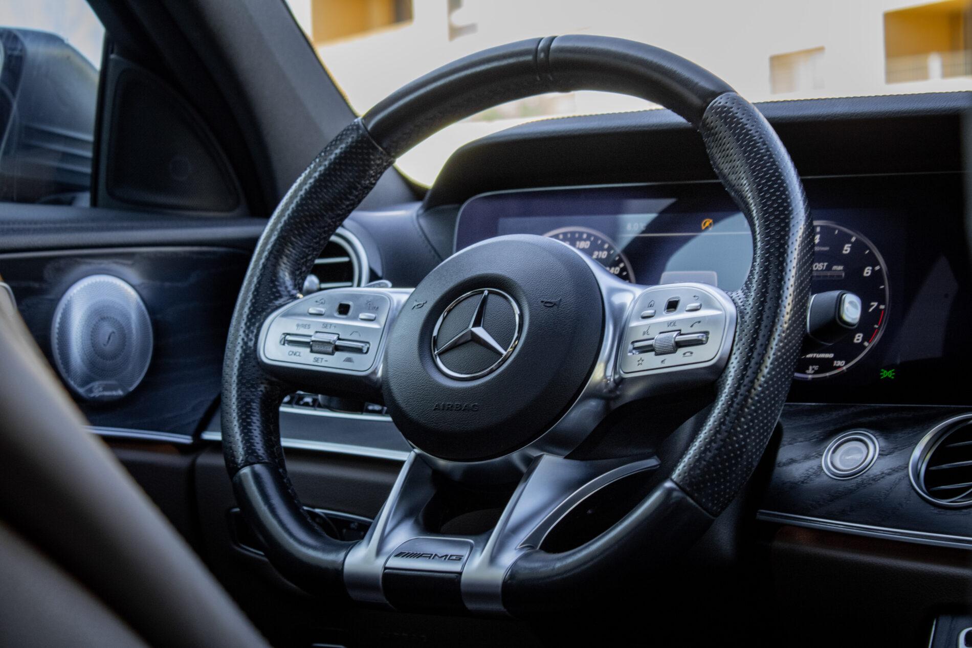 2019 Mercedes-Benz E 63 AMG, šedá kombi, 165 262 km