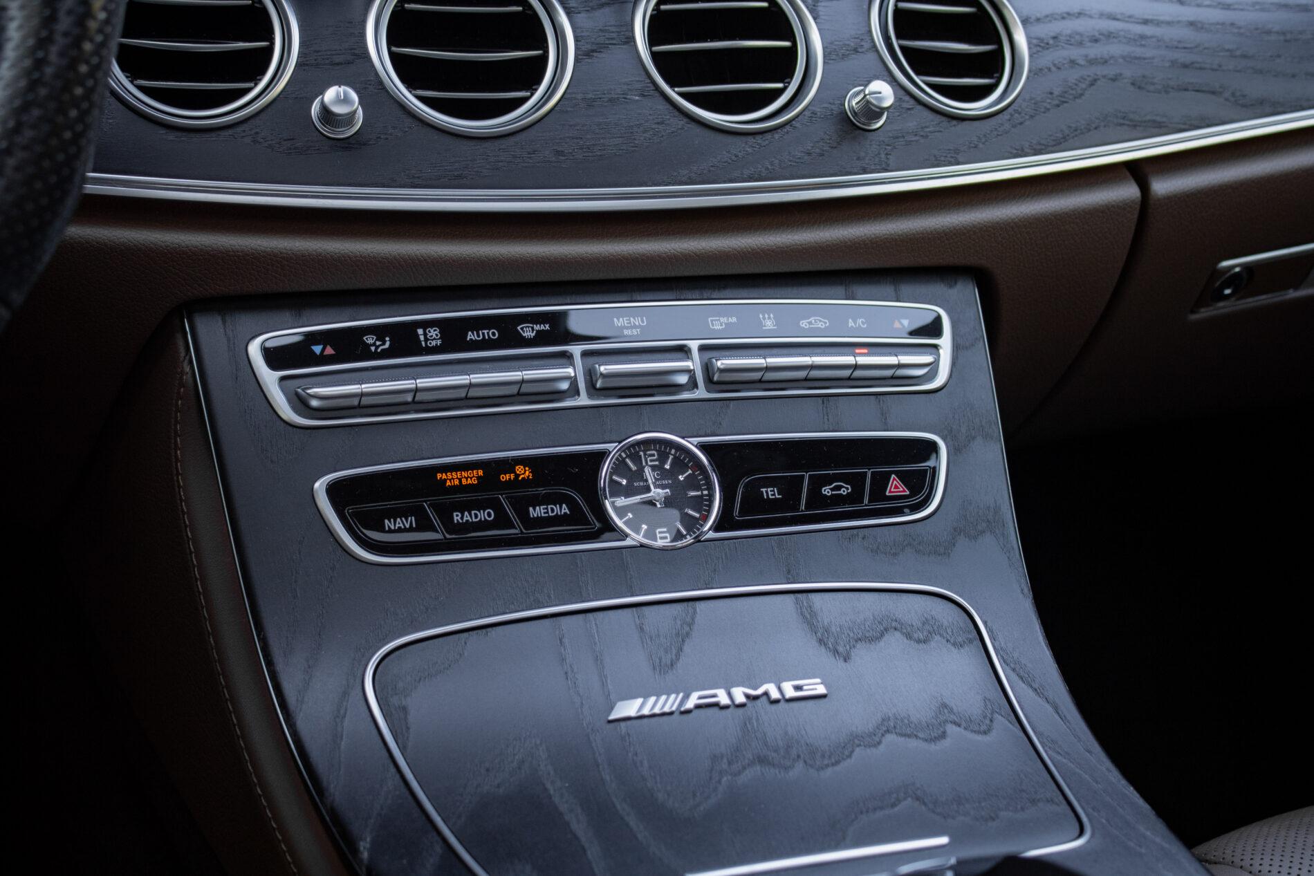 2019 Mercedes-Benz E 63 AMG, šedá kombi, 165 262 km