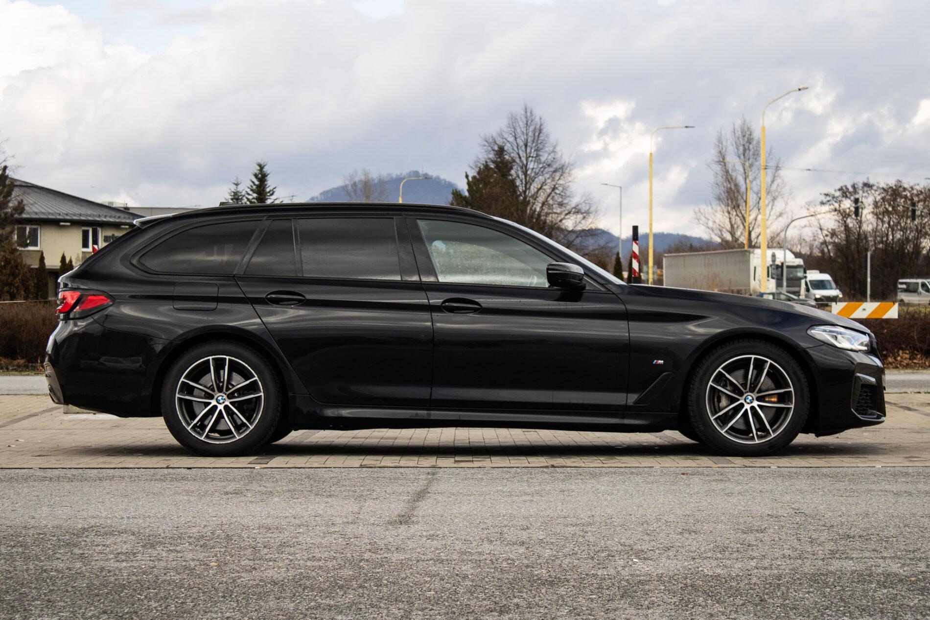 2023 BMW 540d, béžová kombi, 95 383 km