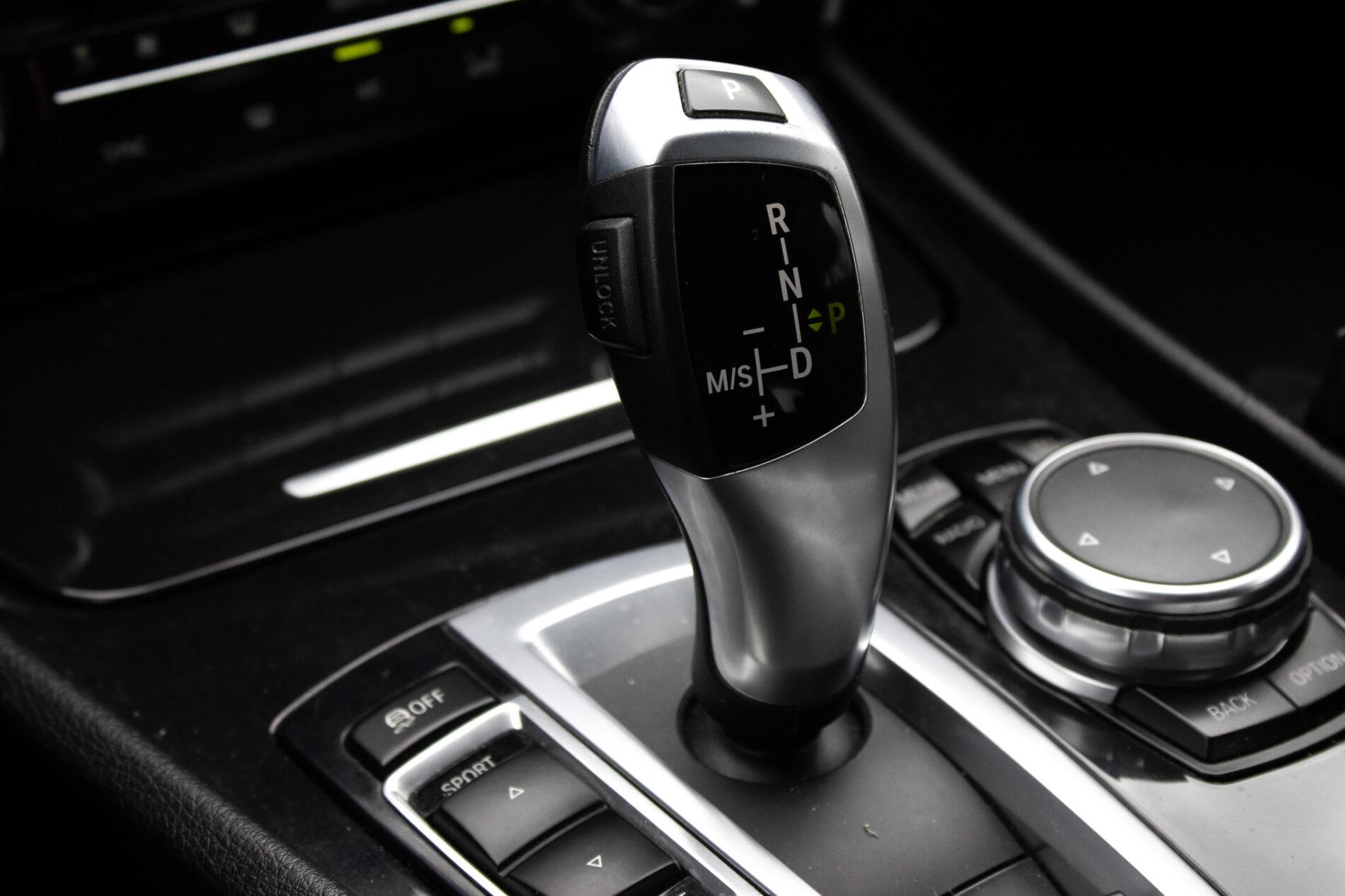 2015 BMW 530d, šedá sedan, 333 147 km