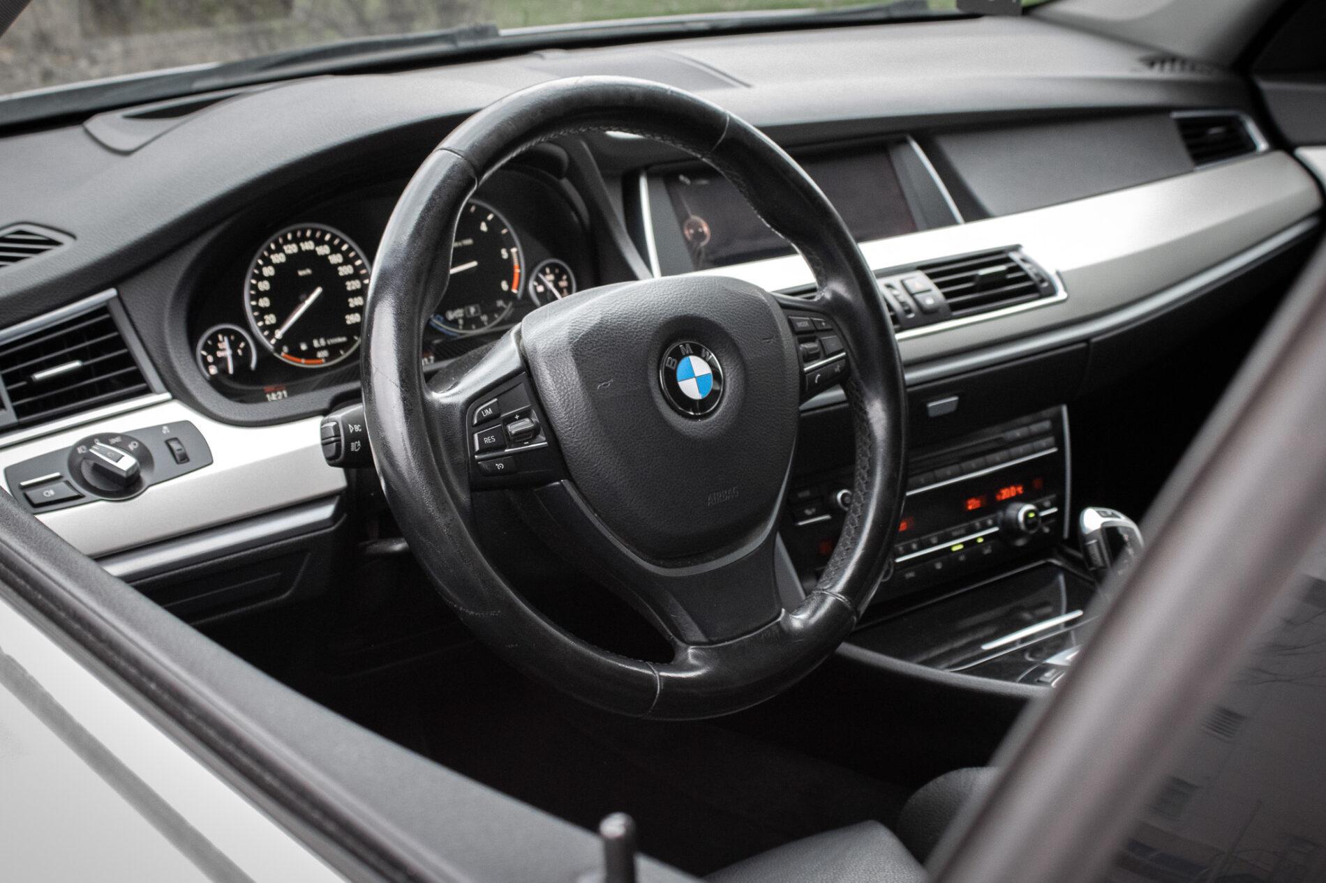 2015 BMW 530d, šedá sedan, 333 147 km