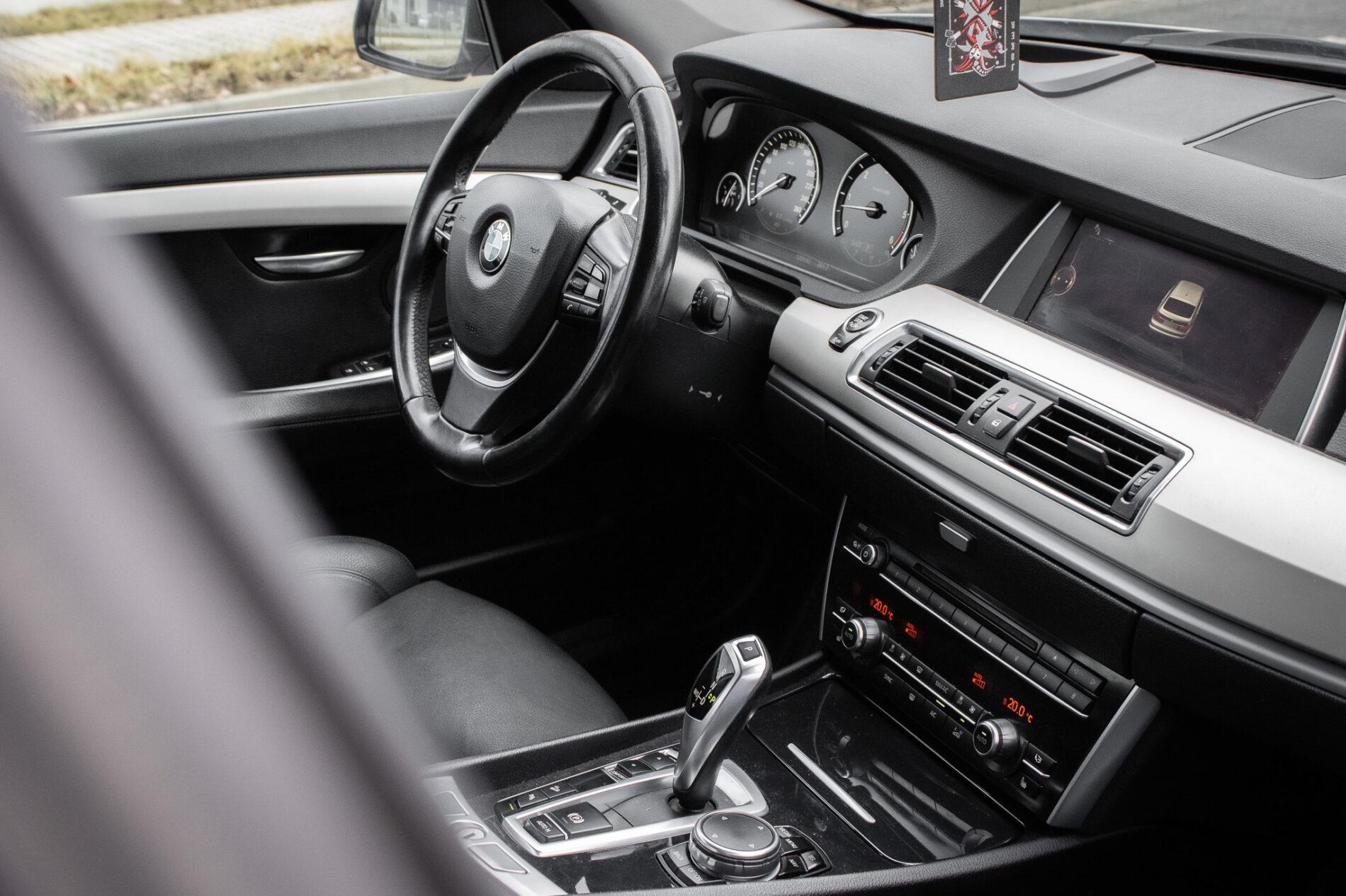 2015 BMW 530d, šedá sedan, 333 147 km