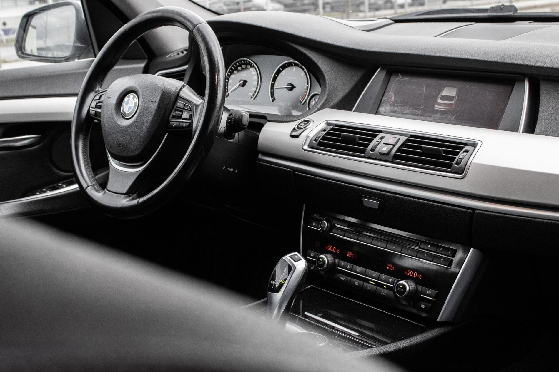2015 BMW 530d, šedá sedan, 333 147 km