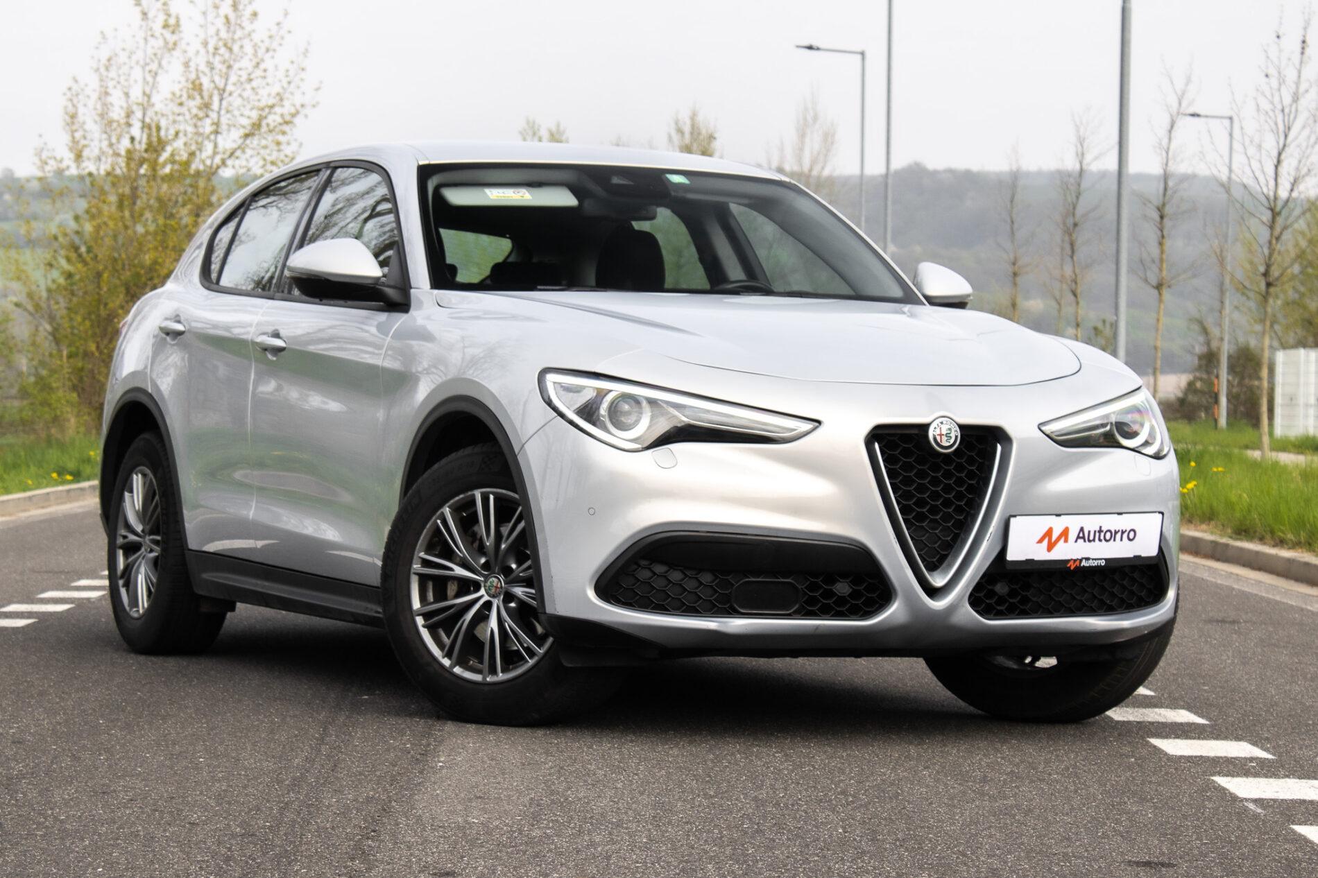 2021 Alfa Romeo Stelvio, stříbrná suv, 136 500 km