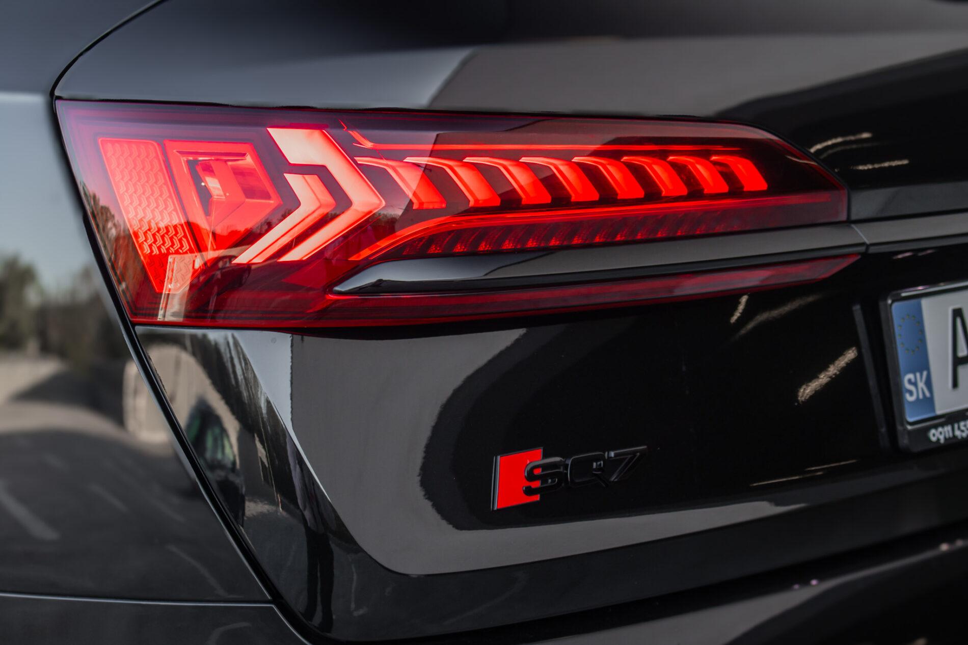 2022 AUDI SQ7, černá suv, 72 106 km