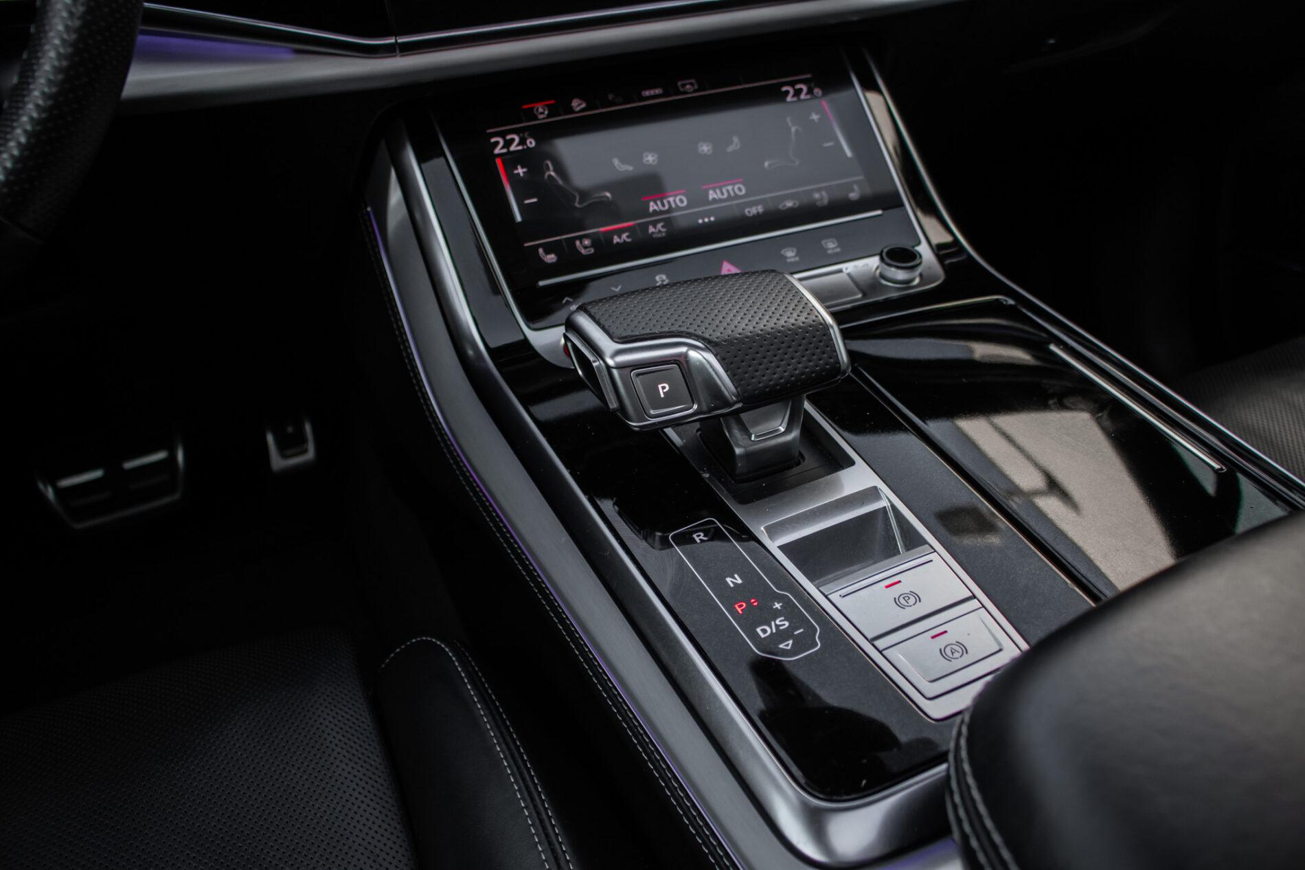 2022 AUDI SQ7, černá suv, 72 106 km