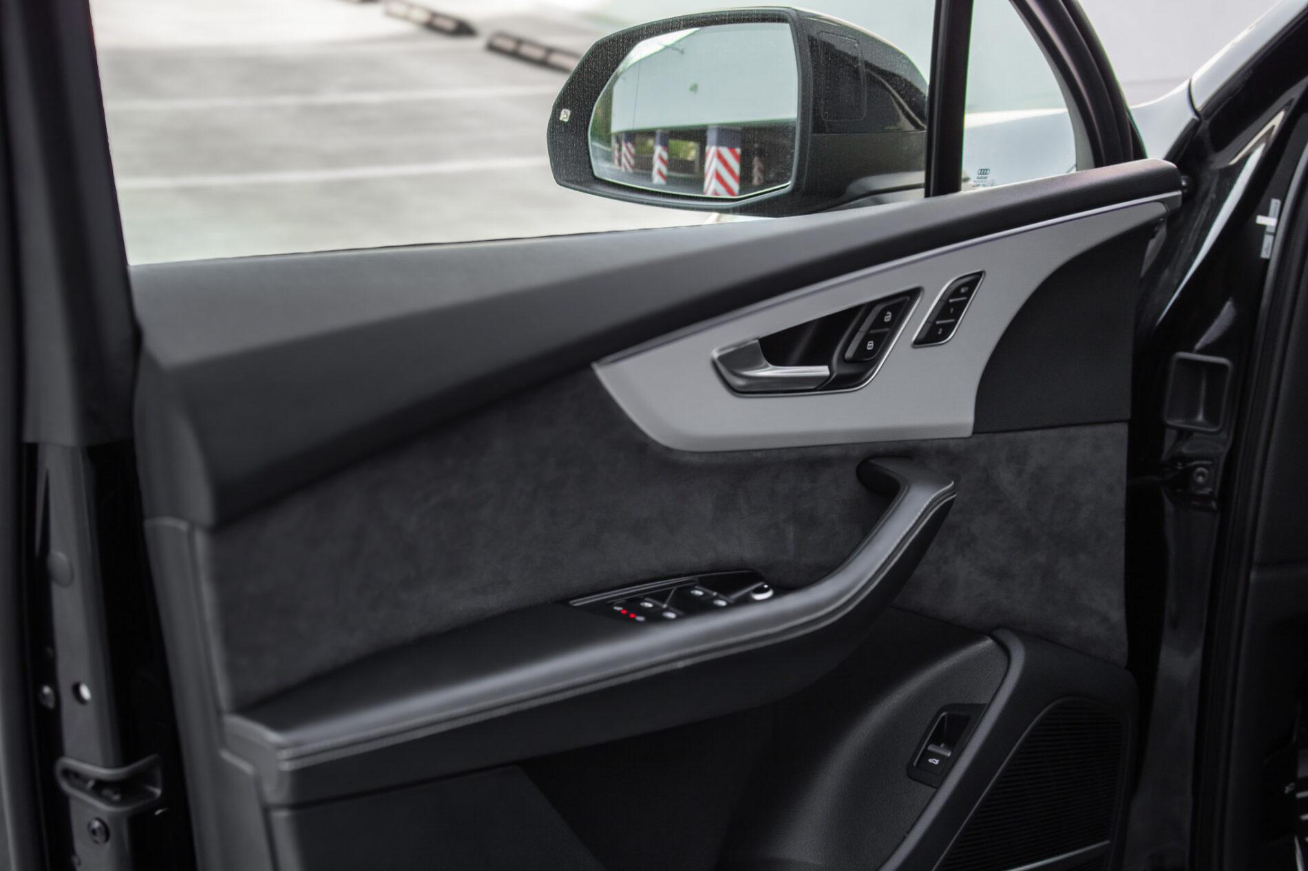 2022 AUDI SQ7, černá suv, 72 106 km