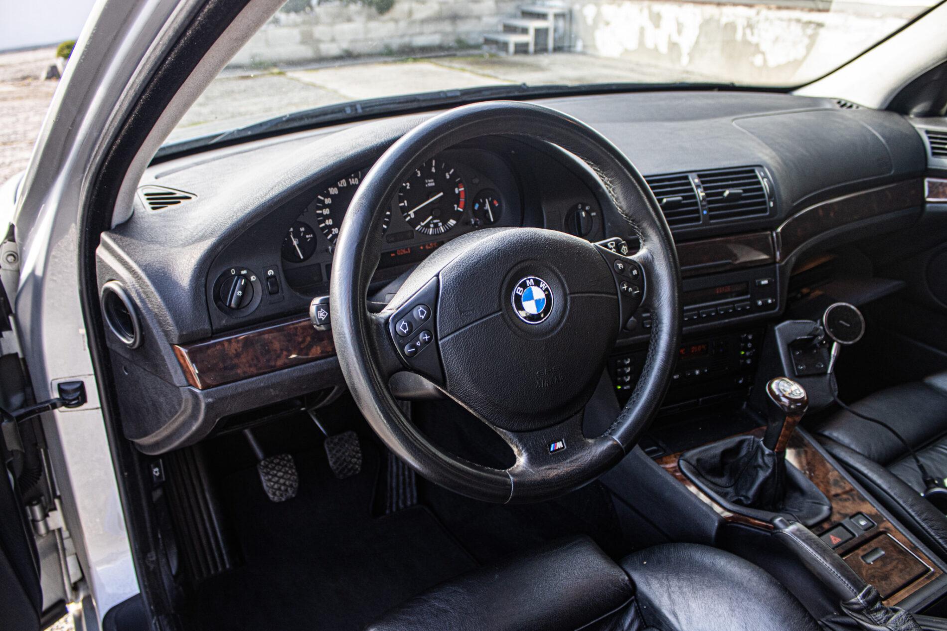 1999 BMW 540i, stříbrná sedan, 270 439 km