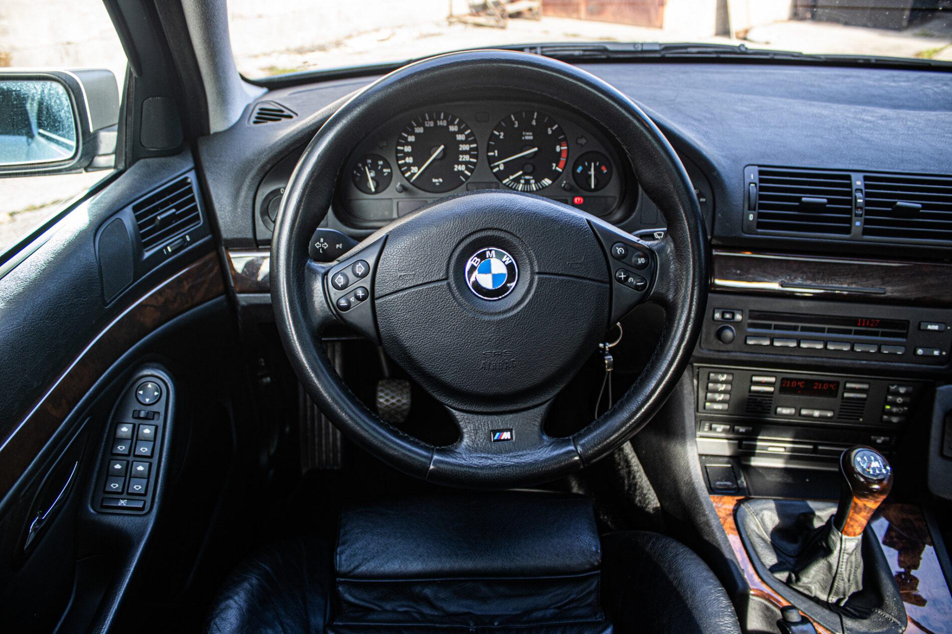 1999 BMW 540i, stříbrná sedan, 270 439 km