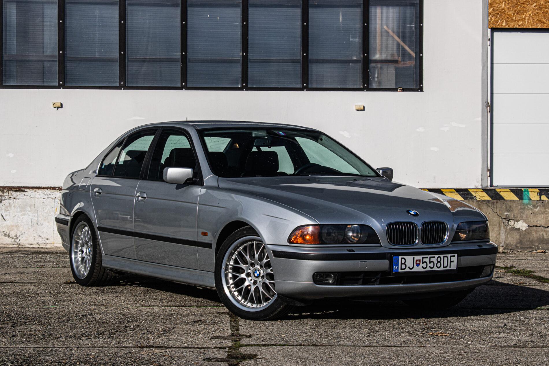 1999 BMW 540i, stříbrná sedan, 270 439 km
