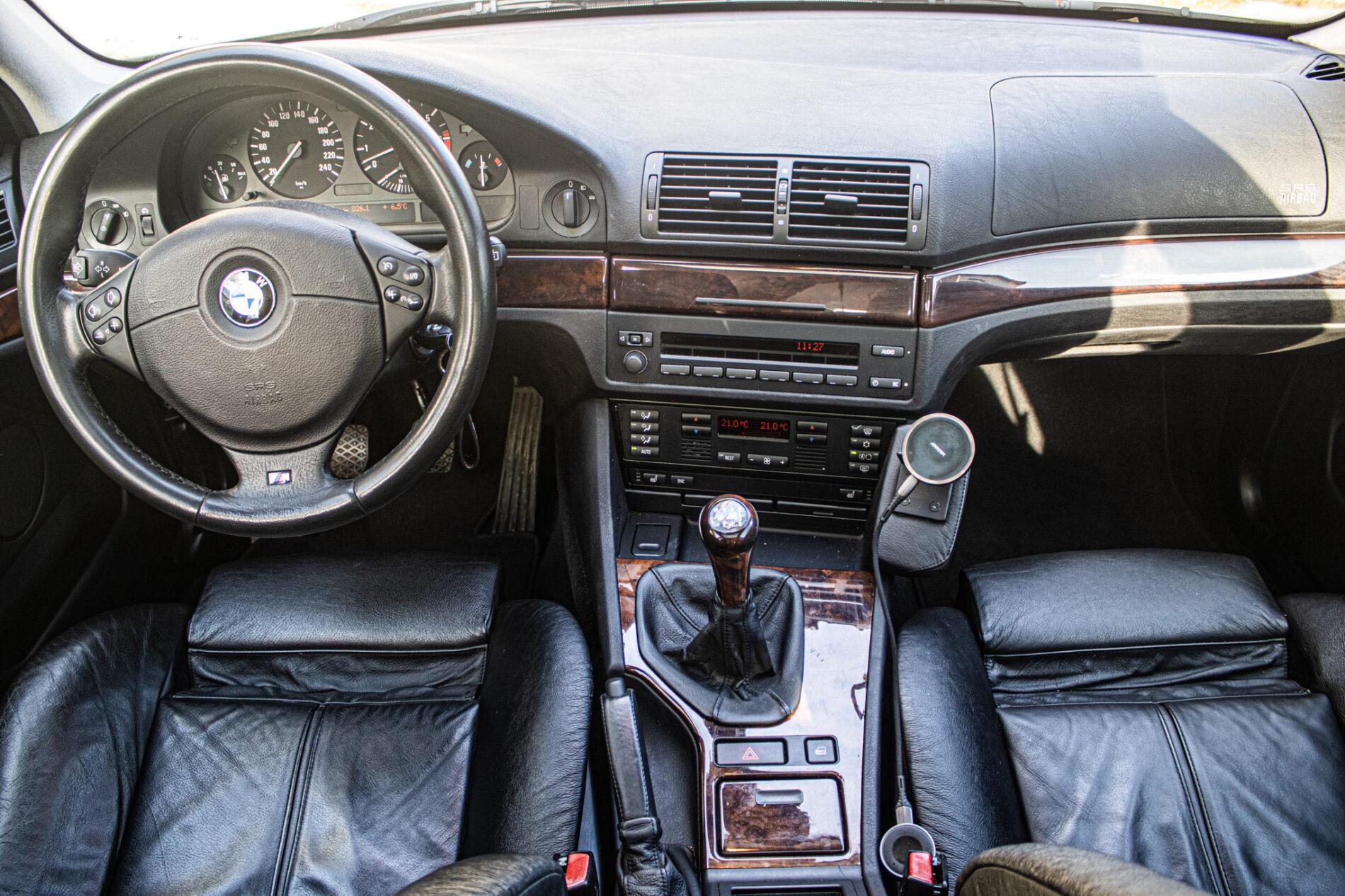 1999 BMW 540i, stříbrná sedan, 270 439 km
