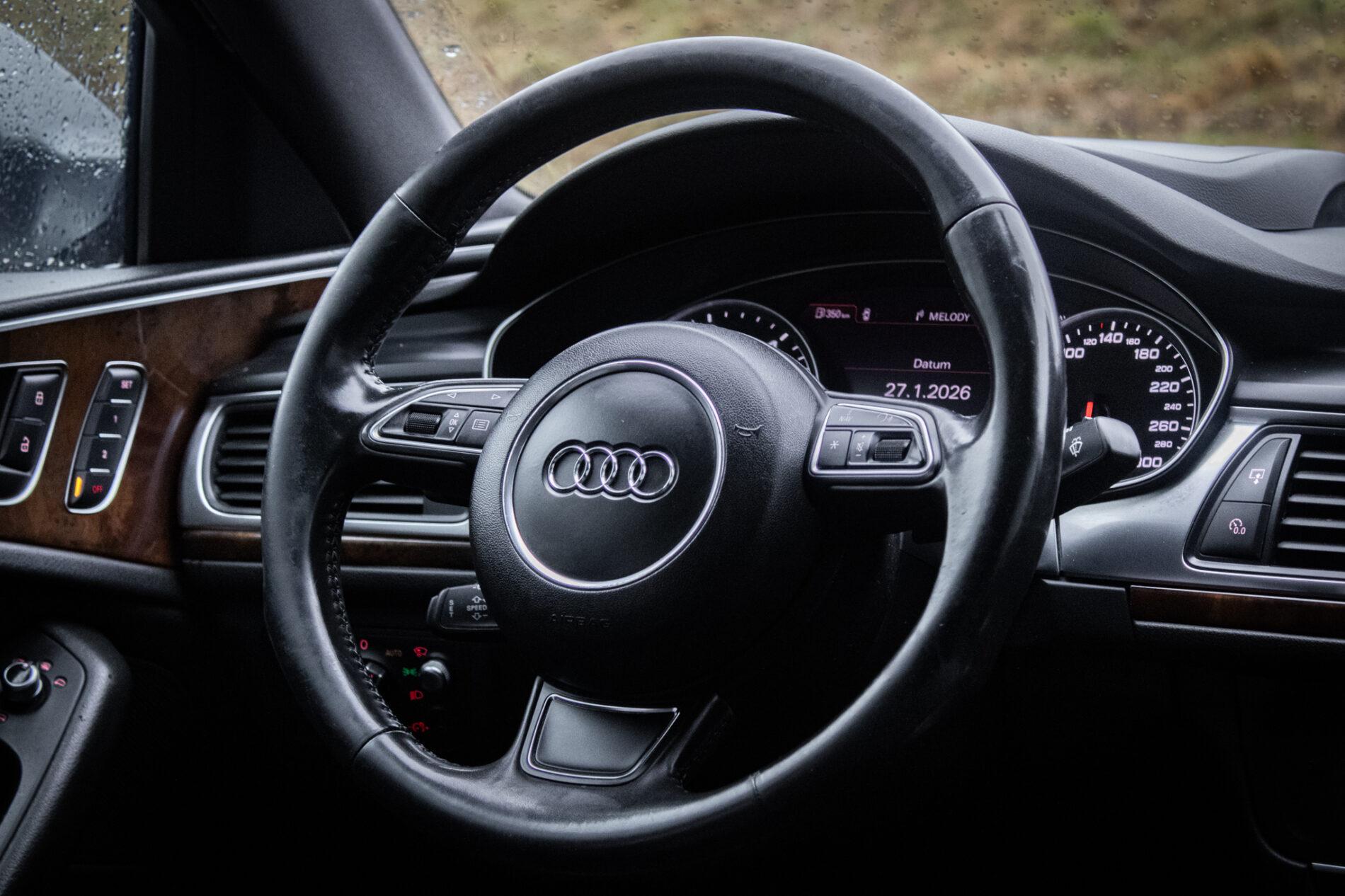 2011 AUDI A6, šedá sedan, 302 428 km