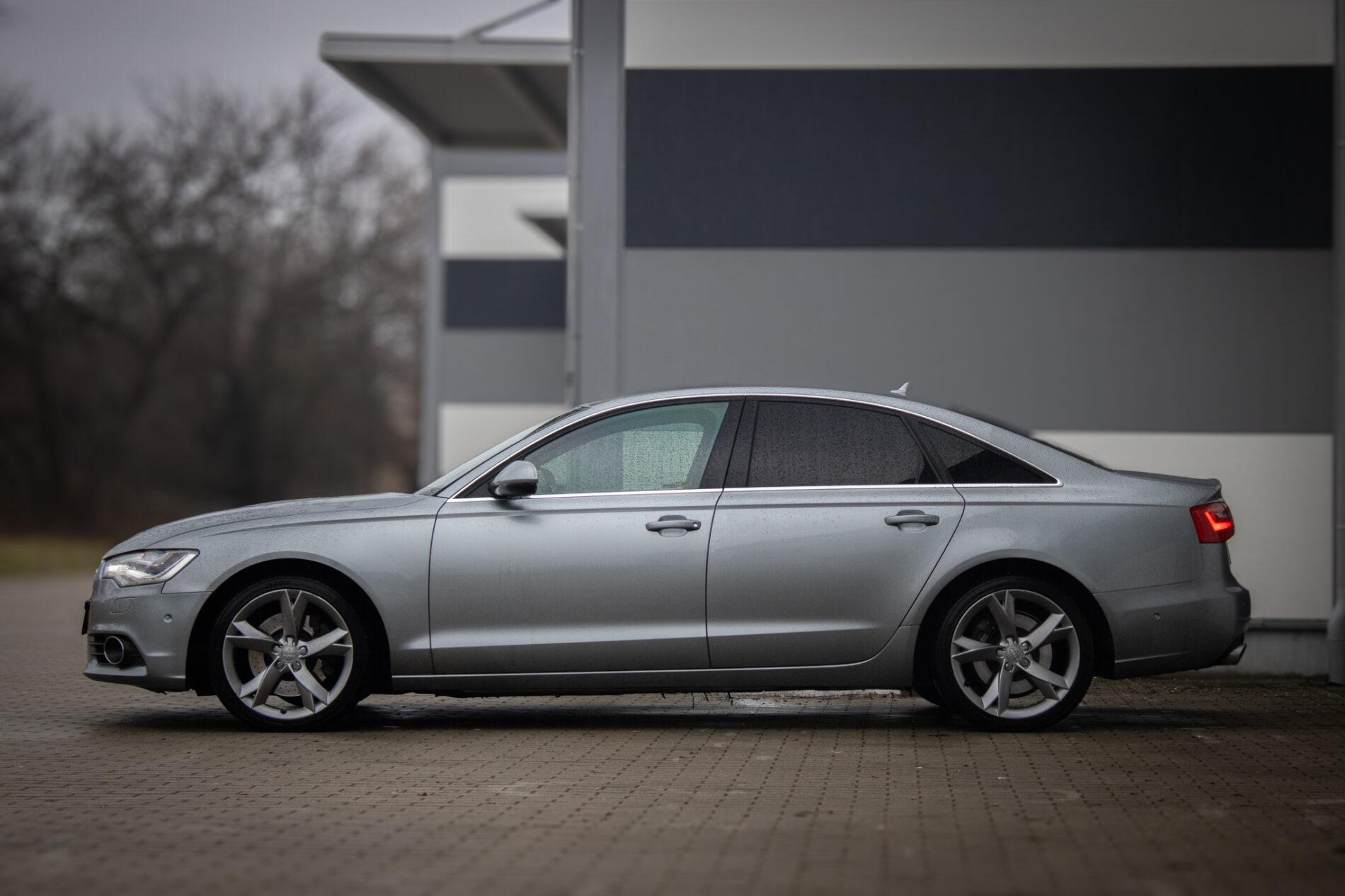 2011 AUDI A6, šedá sedan, 302 428 km