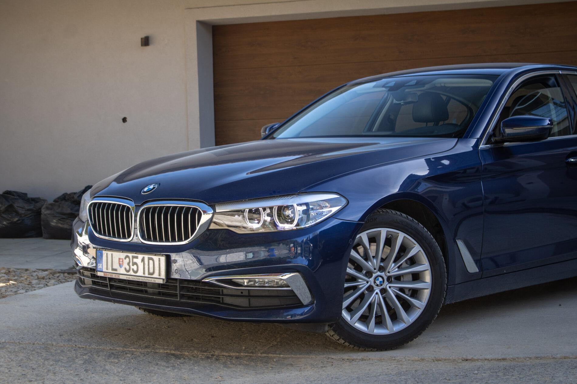 2017 BMW 530d, modrá sedan, 173 848 km