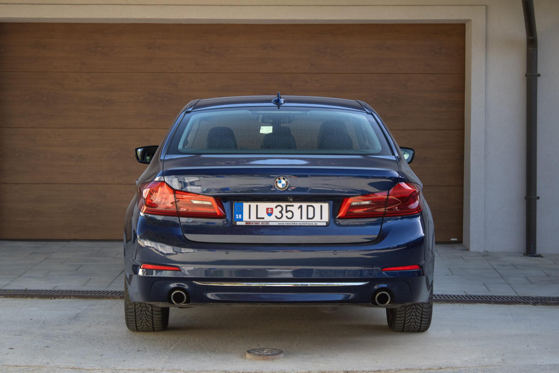 2017 BMW 530d, modrá sedan, 173 848 km