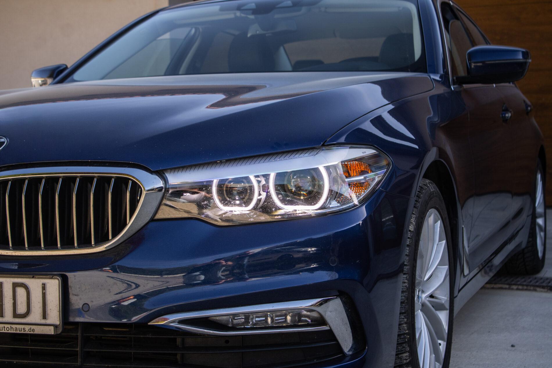 2017 BMW 530d, modrá sedan, 173 848 km