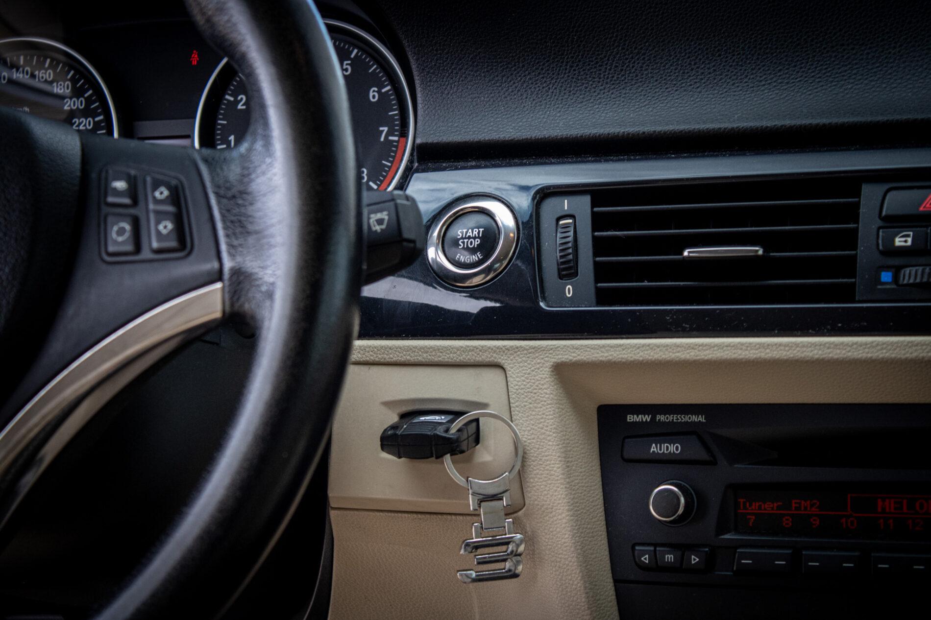 2008 BMW 325i, šedá kupé, 287 630 km
