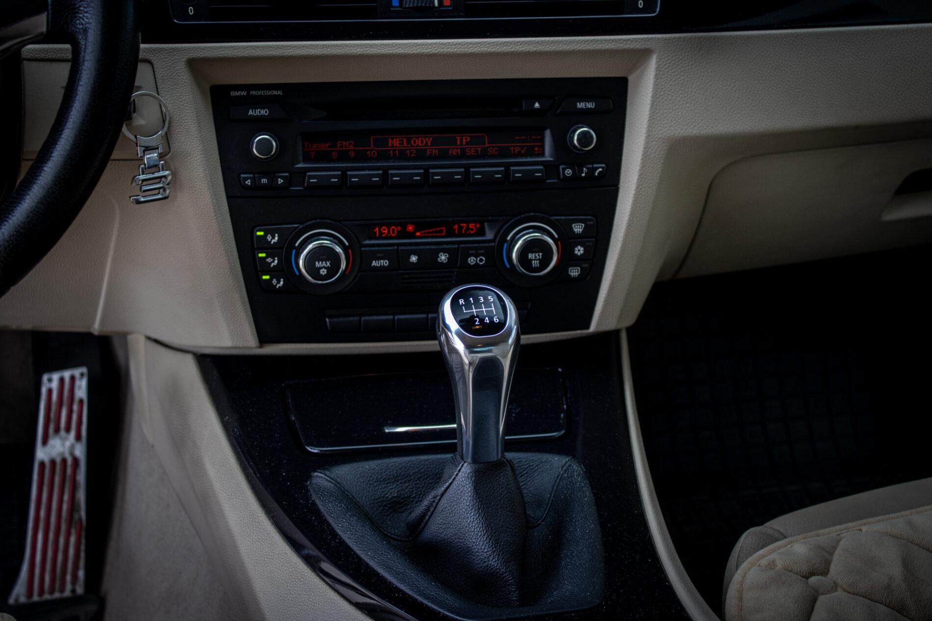 2008 BMW 325i, šedá kupé, 287 630 km