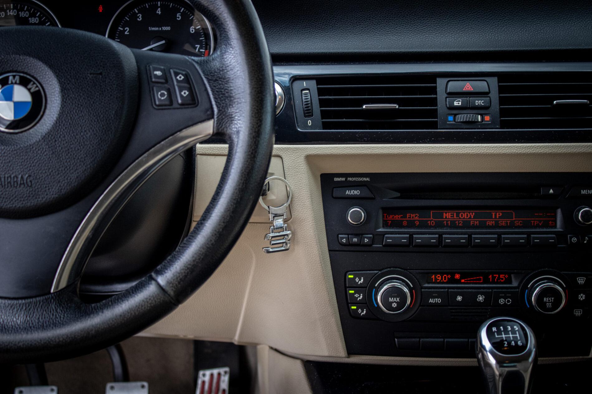 2008 BMW 325i, šedá kupé, 287 630 km