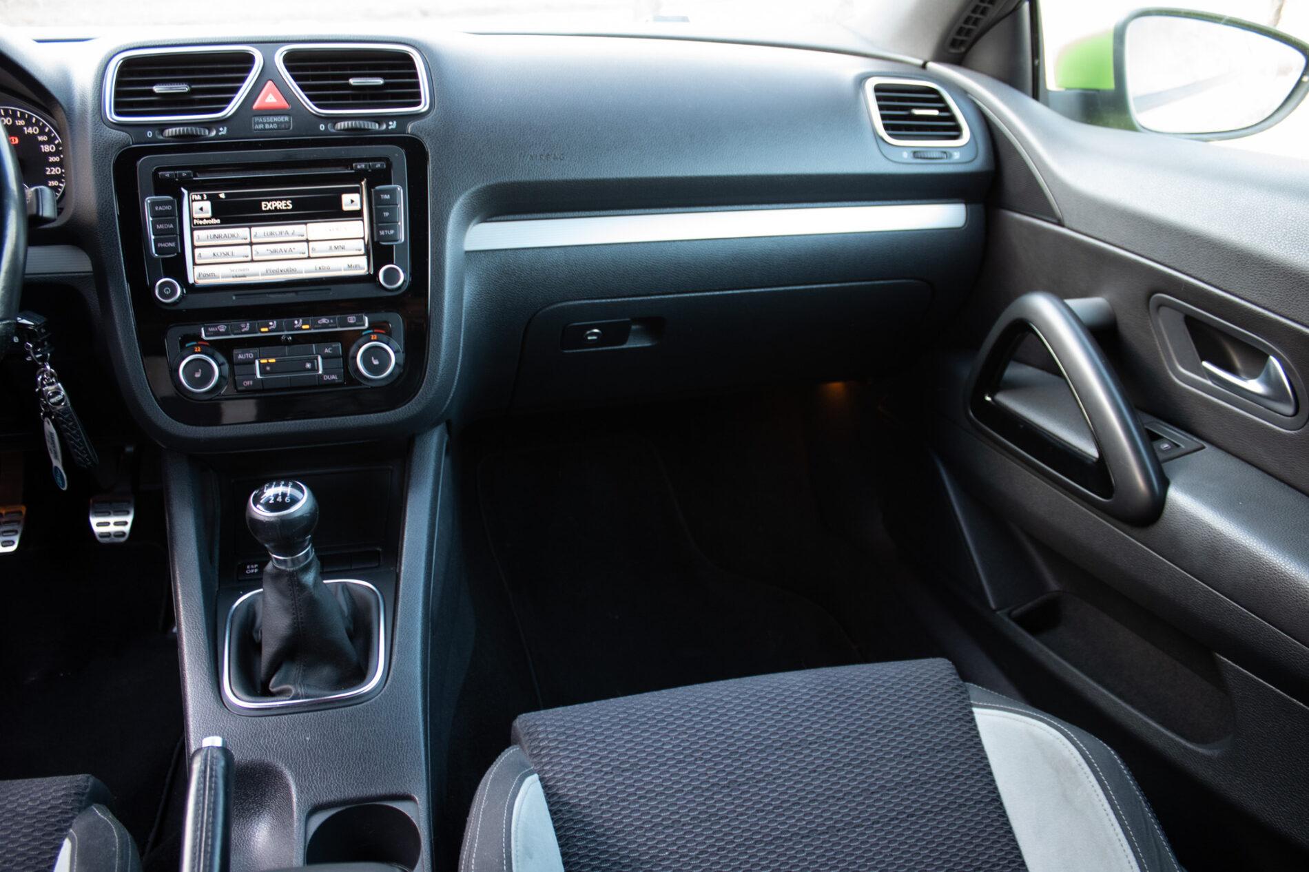 2010 Volkswagen Scirocco, zelená kupé, 144 946 km