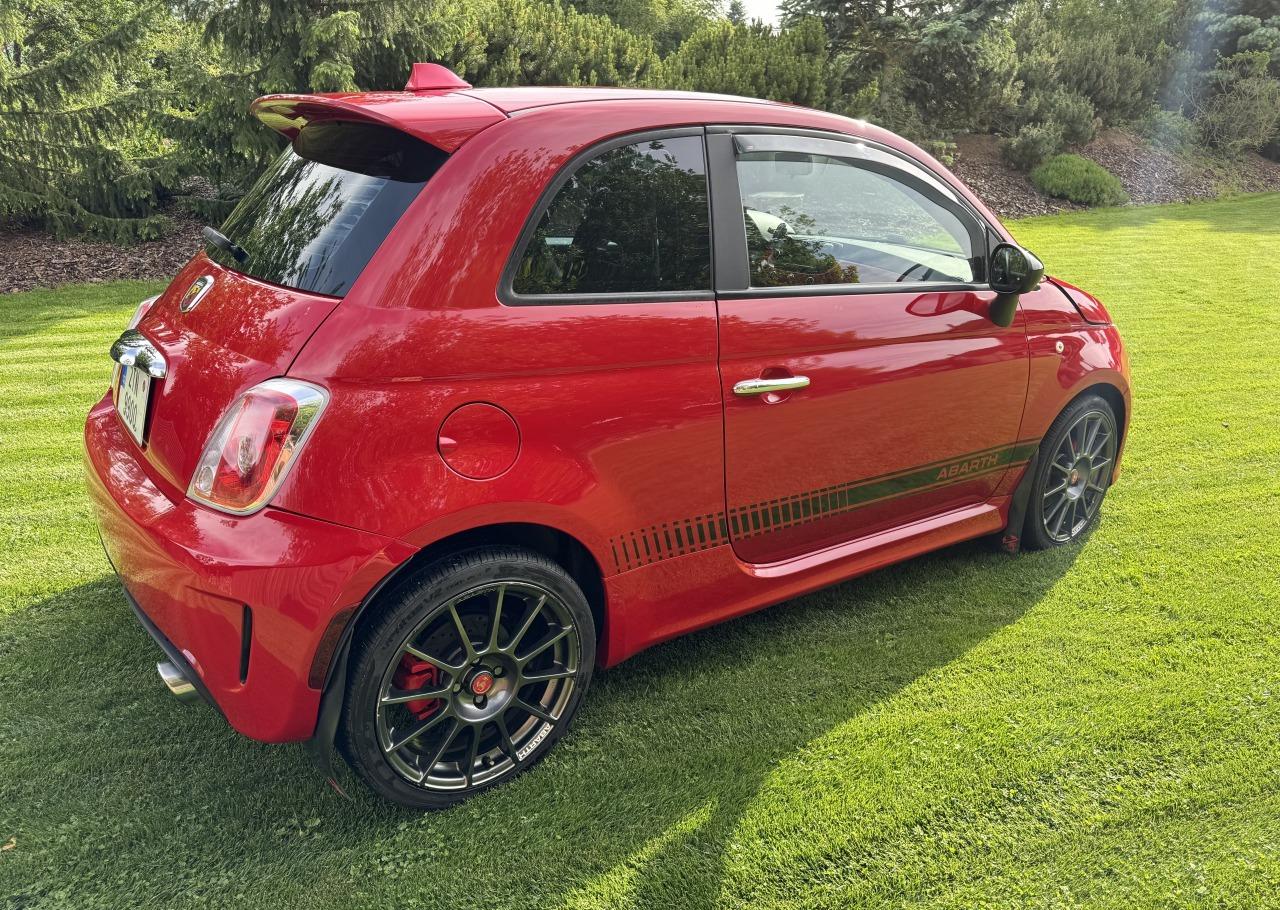 2014 Abarth 500, červená hatchback, 220 000 km