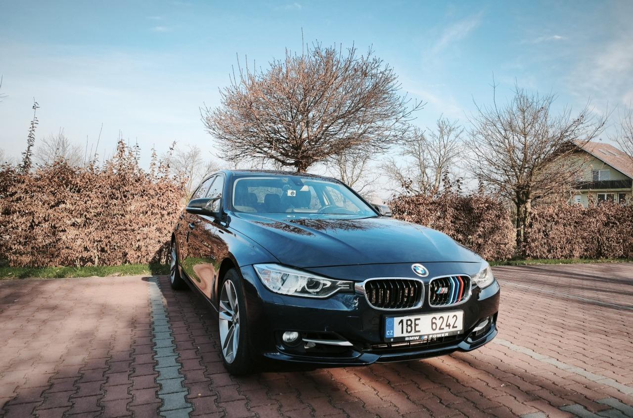 2012 BMW 335i, tmavě modrá sedan, 181 000 km