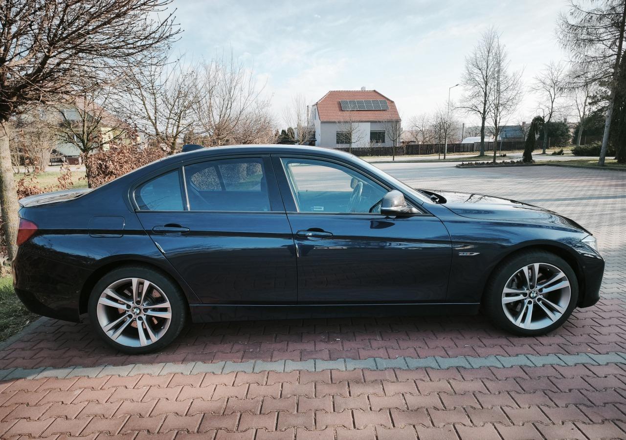 2012 BMW 335i, tmavě modrá sedan, 181 000 km