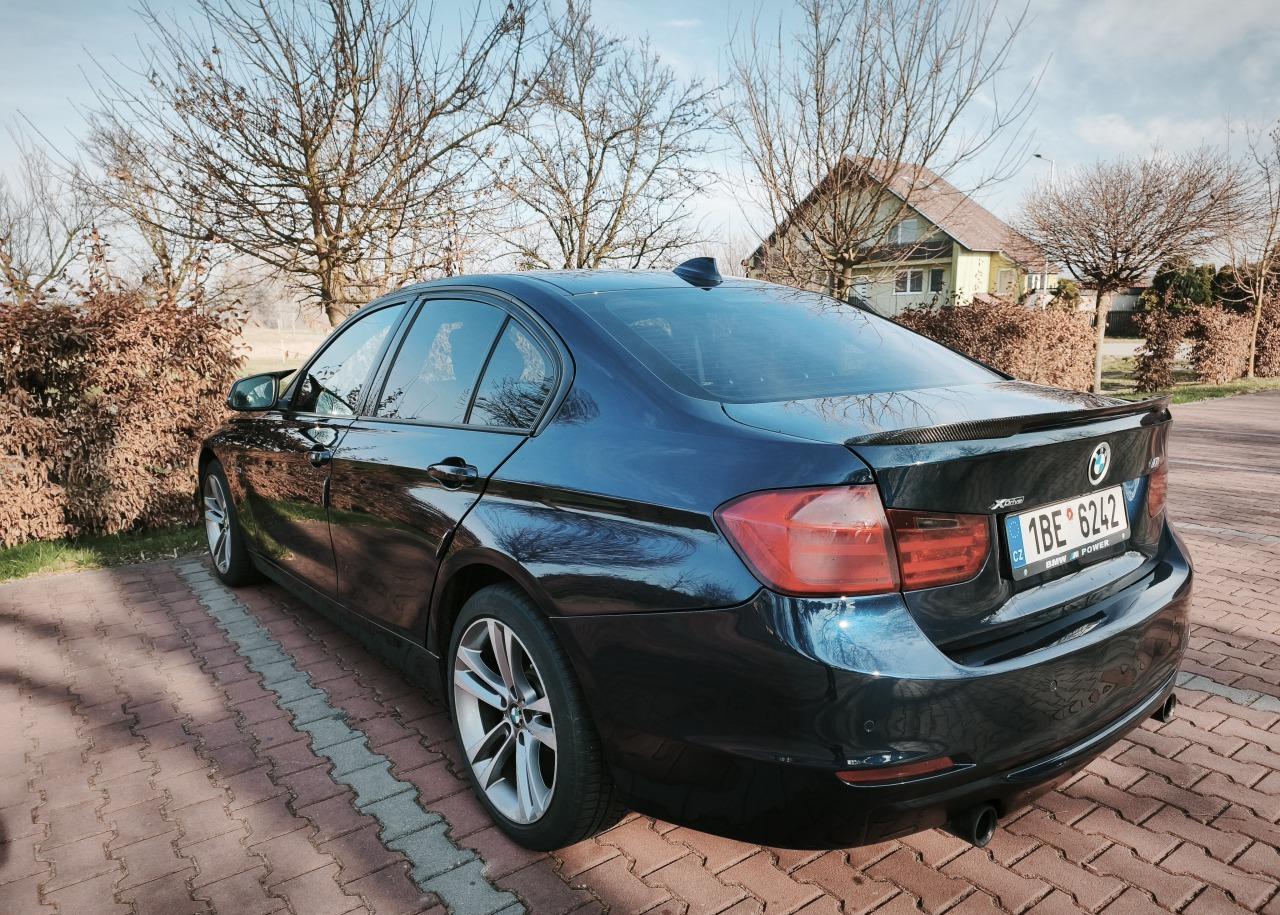 2012 BMW 335i, tmavě modrá sedan, 181 000 km