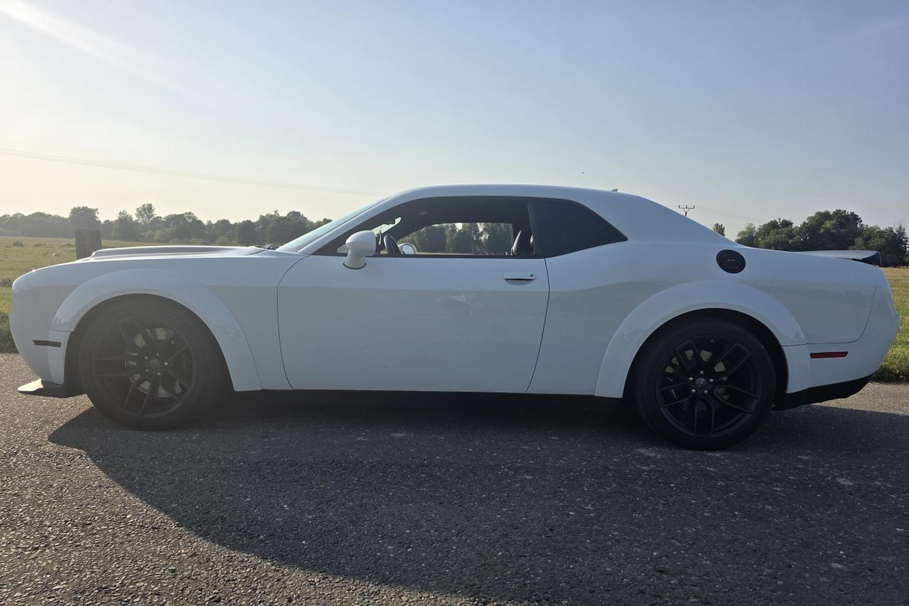 2018 Dodge Challenger Hellcat, bílá kupé, 36 000 km