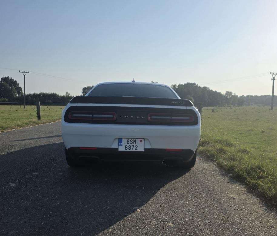 2018 Dodge Challenger Hellcat, bílá kupé, 36 000 km