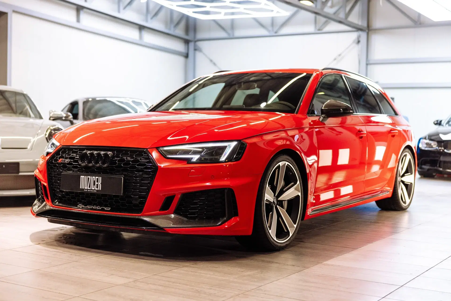 2018 AUDI RS4, červená kombi, 102 800 km