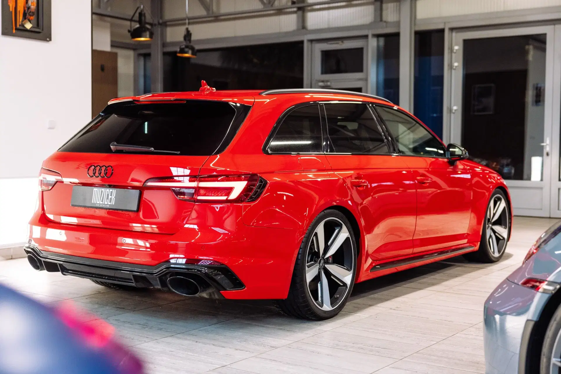 2018 AUDI RS4, červená kombi, 102 800 km