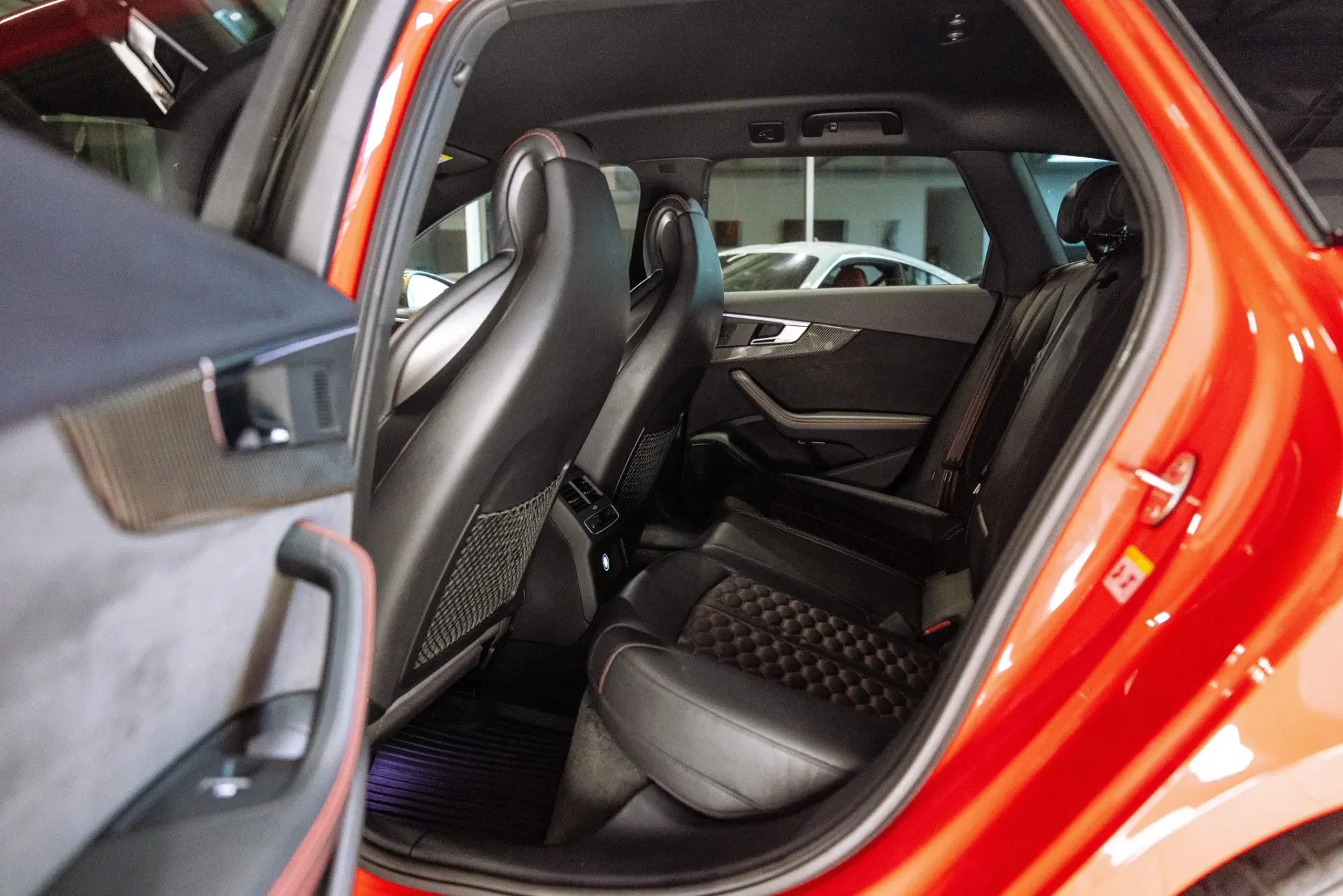 2018 AUDI RS4, červená kombi, 102 800 km