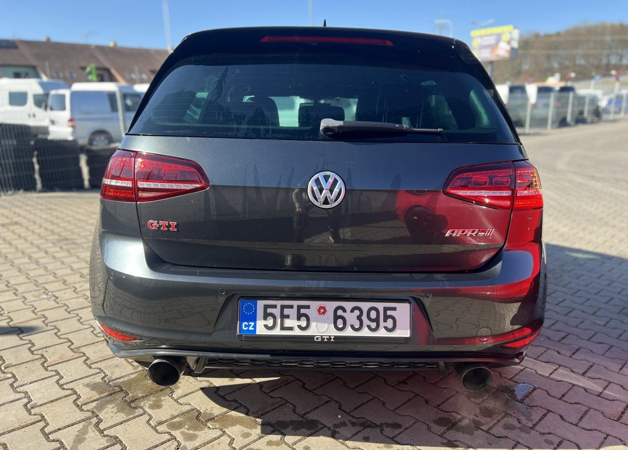 2015 Volkswagen Golf GTI Perfomance, černá hatchback, 156 000 km