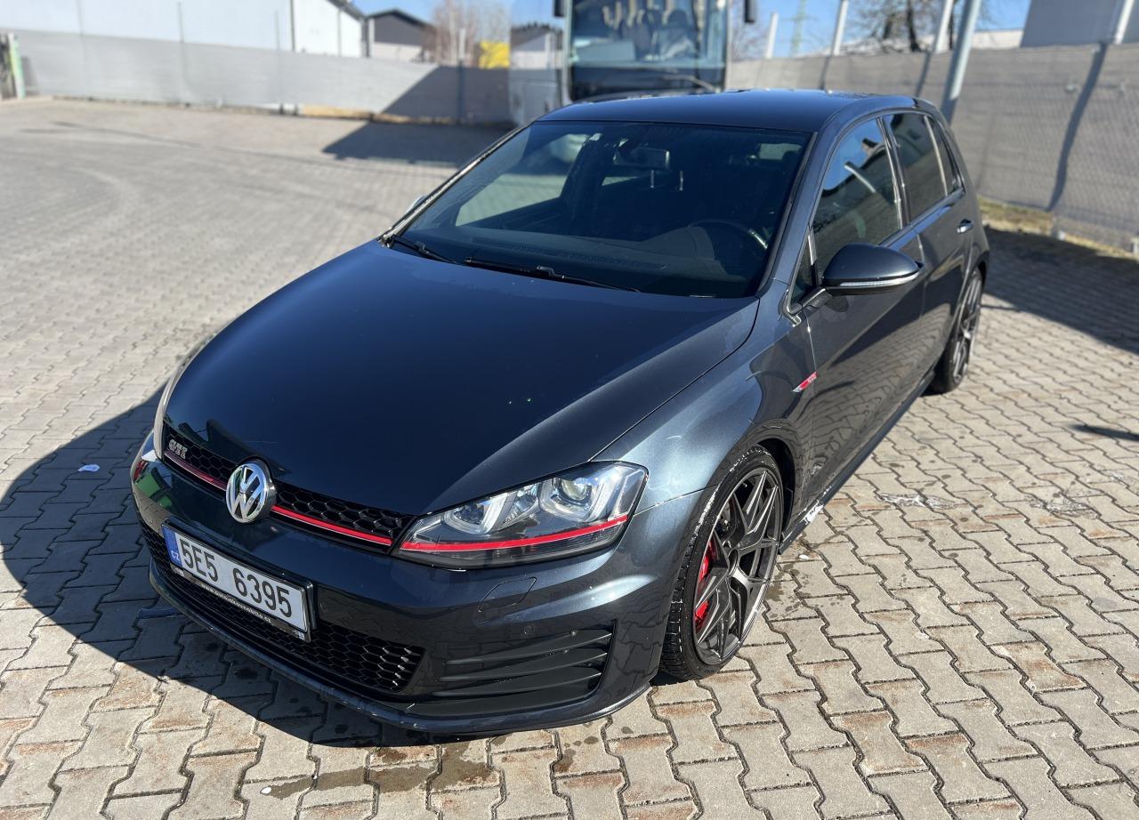 2015 Volkswagen Golf GTI Perfomance, černá hatchback, 156 000 km