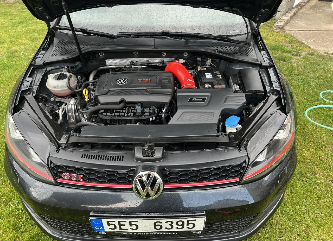 2015 Volkswagen Golf GTI Perfomance, černá hatchback, 156 000 km