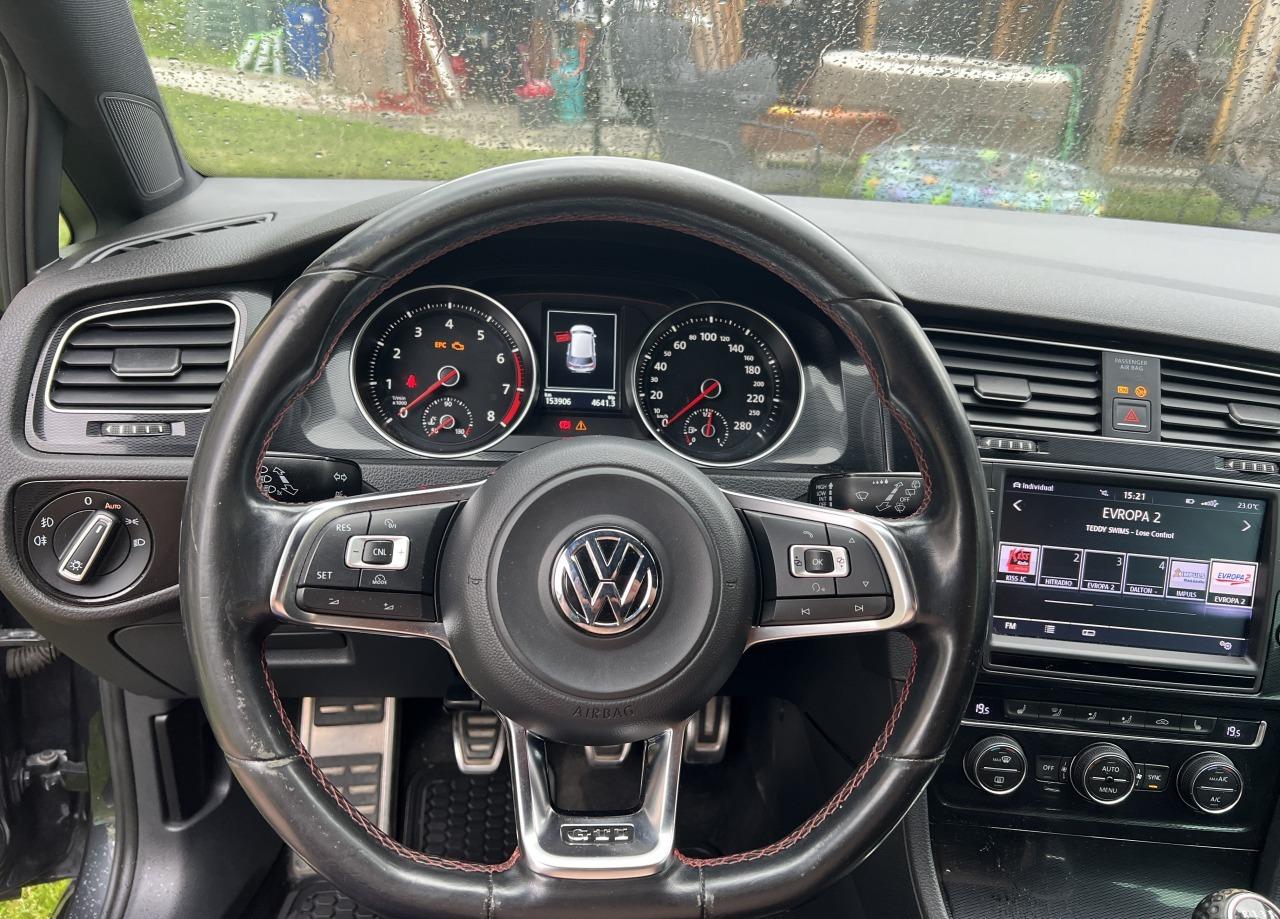 2015 Volkswagen Golf GTI Perfomance, černá hatchback, 156 000 km