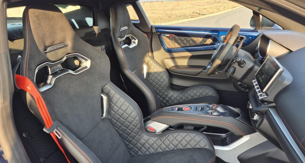 2025 Alpine A110 GTS, tmavě modrá kupé, 6 000 km