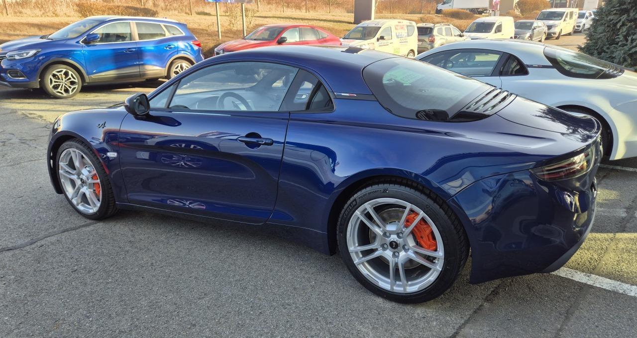 2025 Alpine A110 GTS, tmavě modrá kupé, 6 000 km