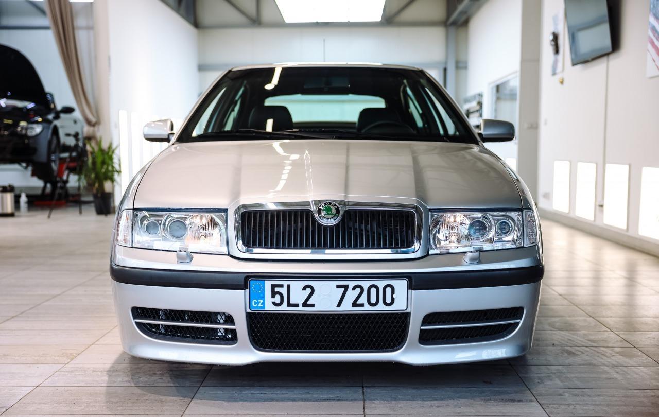 2002 Skoda Octavia RS, stříbrná sedan, 192 200 km