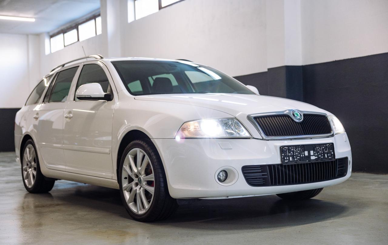 2009 Skoda Octavia RS, bílá kombi, 129 910 km