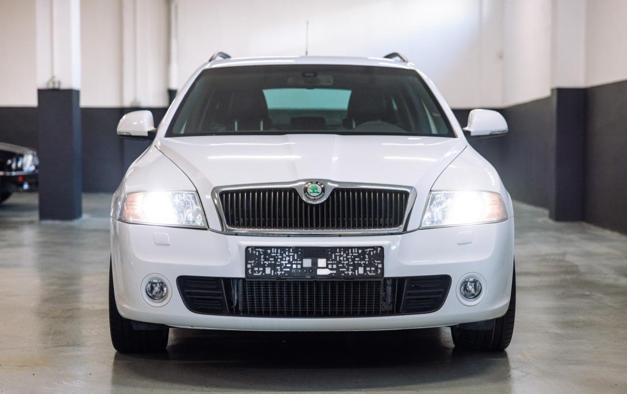 2009 Skoda Octavia RS, bílá kombi, 129 910 km