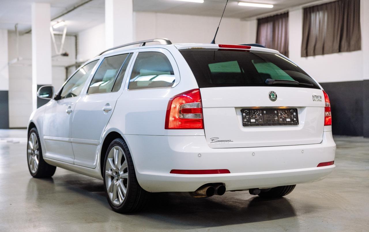 2009 Skoda Octavia RS, bílá kombi, 129 910 km