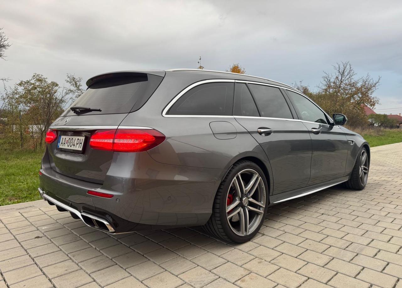 2019 Mercedes-Benz E 63 AMG S, šedá kombi, 189 900 km