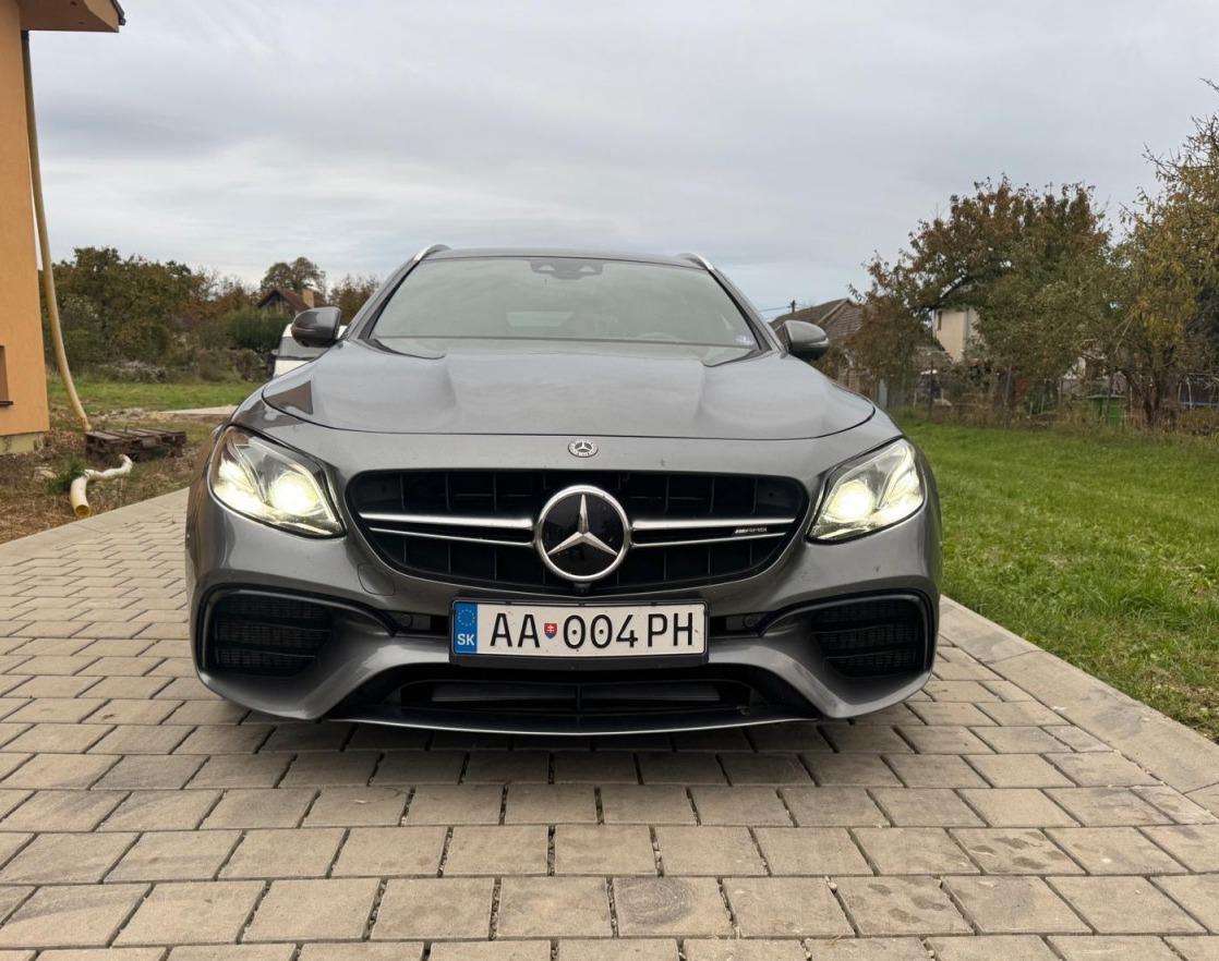 2019 Mercedes-Benz E 63 AMG S, šedá kombi, 189 900 km