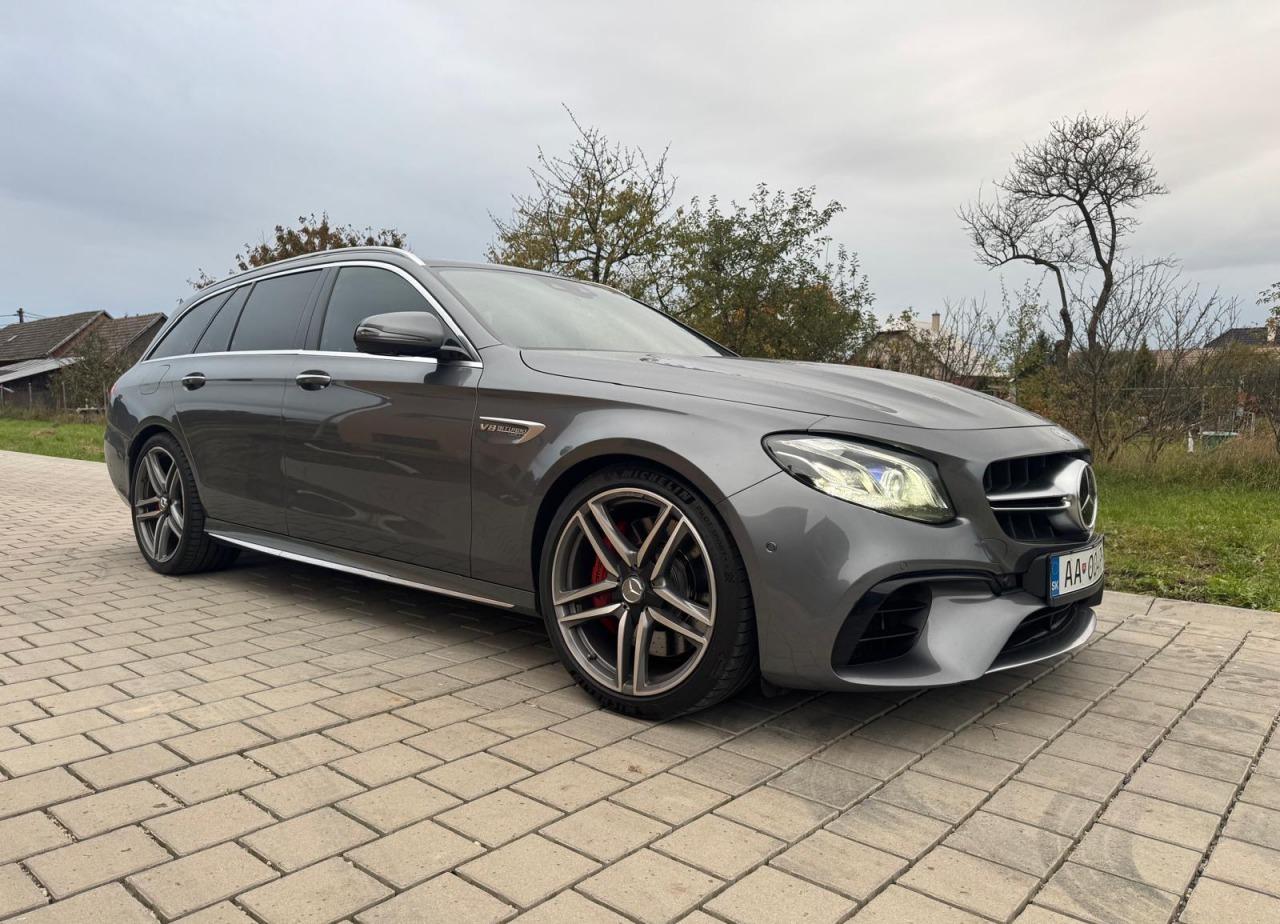 2019 Mercedes-Benz E 63 AMG S, šedá kombi, 189 900 km